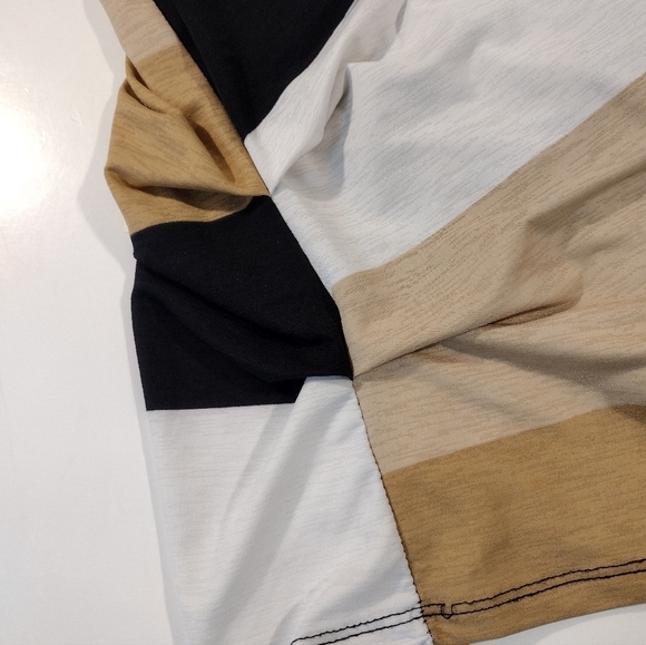 Flower & Feather color block shirt with keyhole back - Picture 10 of 10